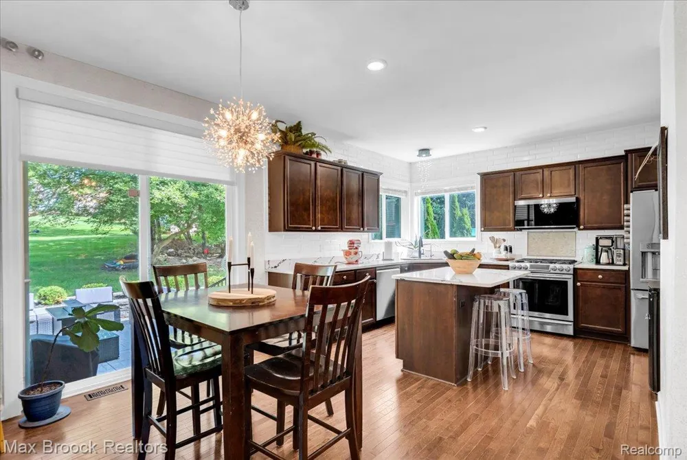 417 Napa Valley Drive Milford Charter Township, MI 48381