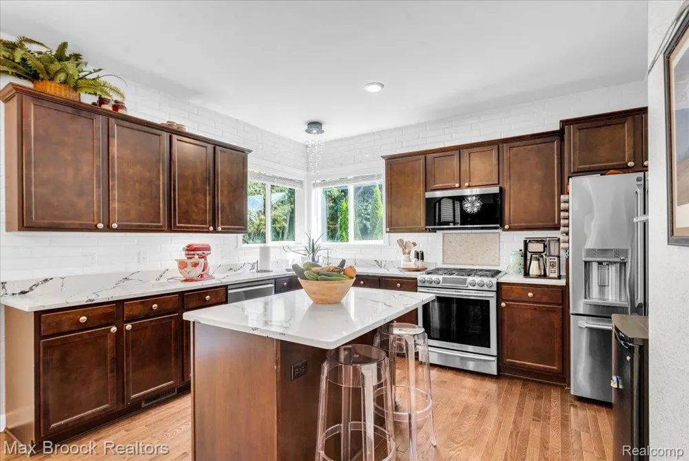 417 Napa Valley Drive Milford Charter Township, MI 48381