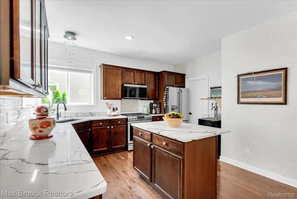 417 Napa Valley Drive Milford Charter Township, MI 48381