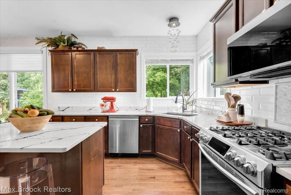 417 Napa Valley Drive Milford Charter Township, MI 48381