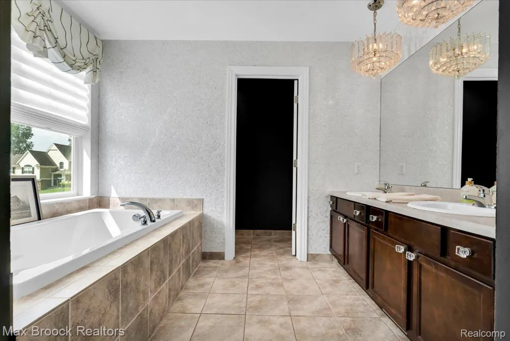 417 Napa Valley Drive Milford Charter Township, MI 48381
