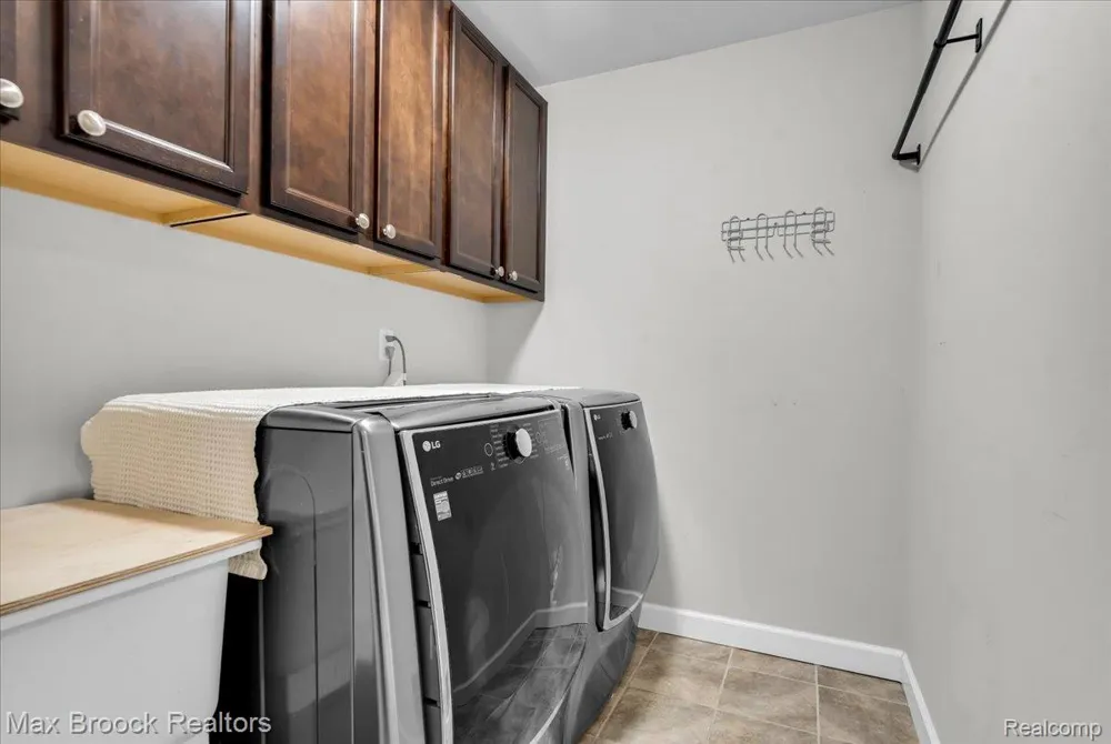 417 Napa Valley Drive Milford Charter Township, MI 48381