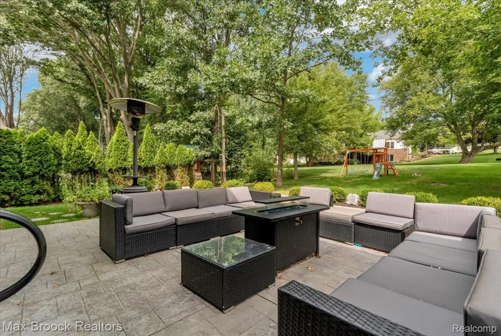 417 Napa Valley Drive Milford Charter Township, MI 48381