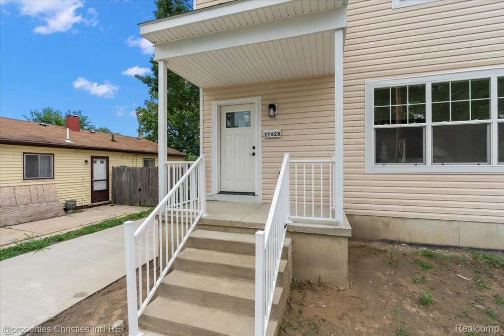 27828 Groveland Street Madison Heights City, MI 48071