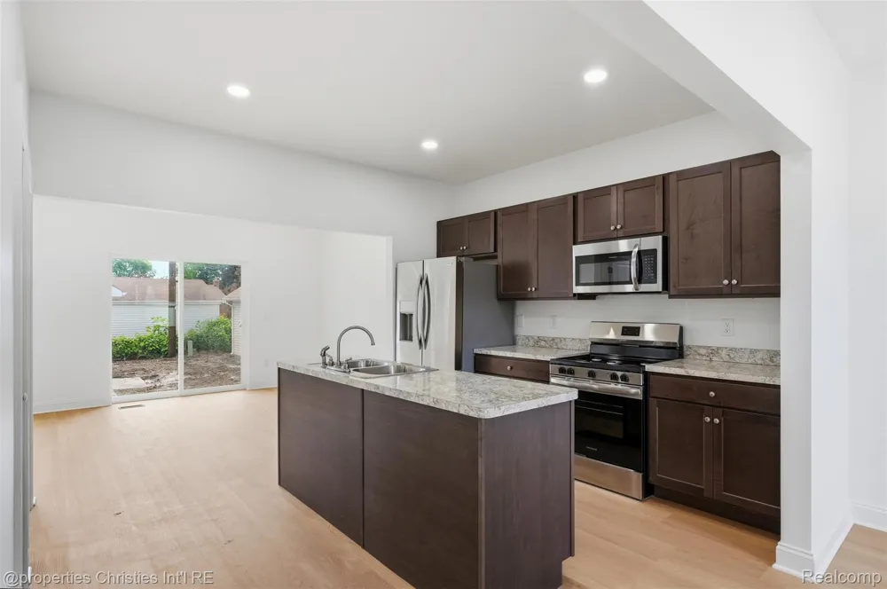 27828 Groveland Street Madison Heights City, MI 48071