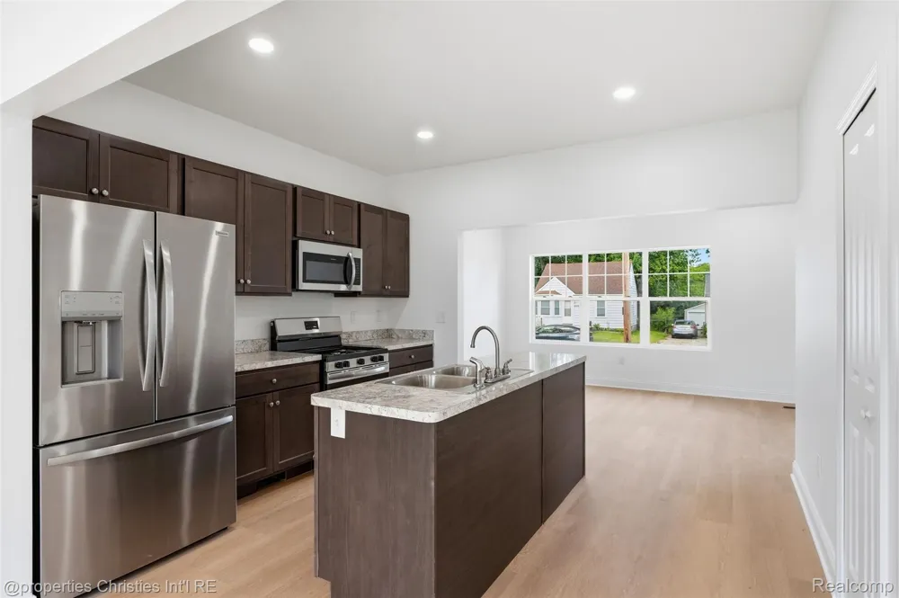 27828 Groveland Street Madison Heights City, MI 48071