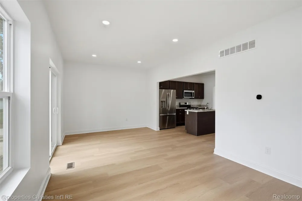 27828 Groveland Street Madison Heights City, MI 48071