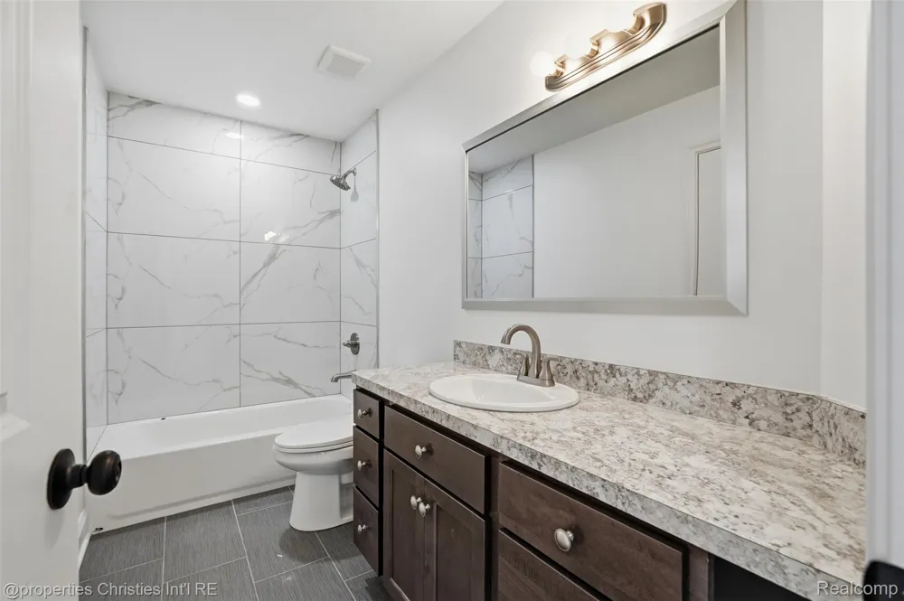 27828 Groveland Street Madison Heights City, MI 48071