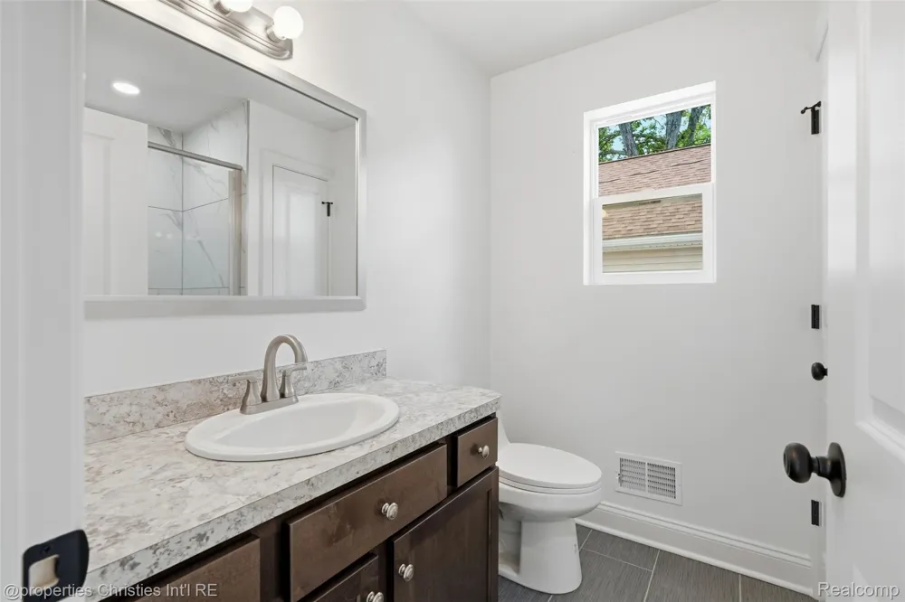 27828 Groveland Street Madison Heights City, MI 48071