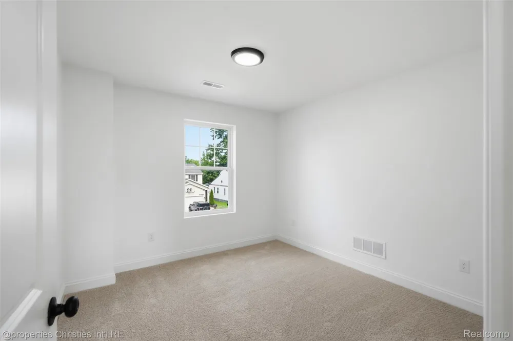 27828 Groveland Street Madison Heights City, MI 48071