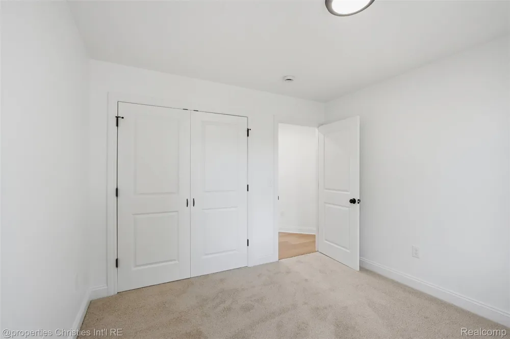 27828 Groveland Street Madison Heights City, MI 48071