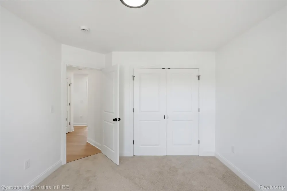 27828 Groveland Street Madison Heights City, MI 48071