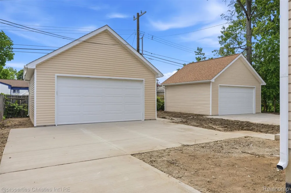 27828 Groveland Street Madison Heights City, MI 48071
