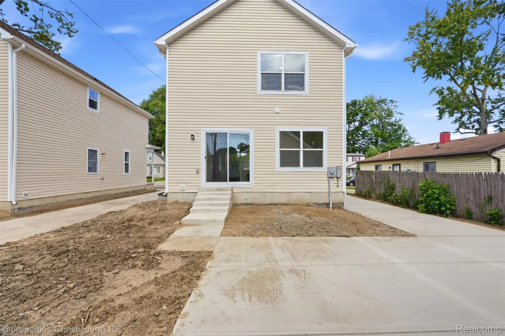 27828 Groveland Street Madison Heights City, MI 48071