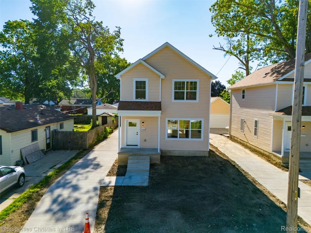 27828 Groveland Street Madison Heights City, MI 48071
