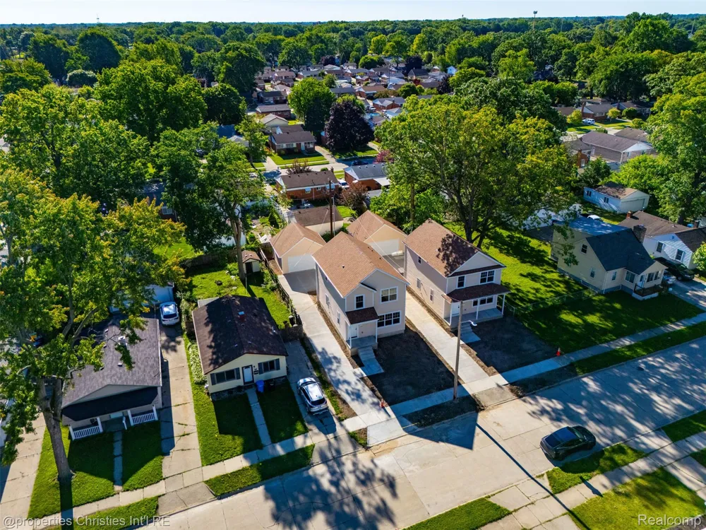 27828 Groveland Street Madison Heights City, MI 48071