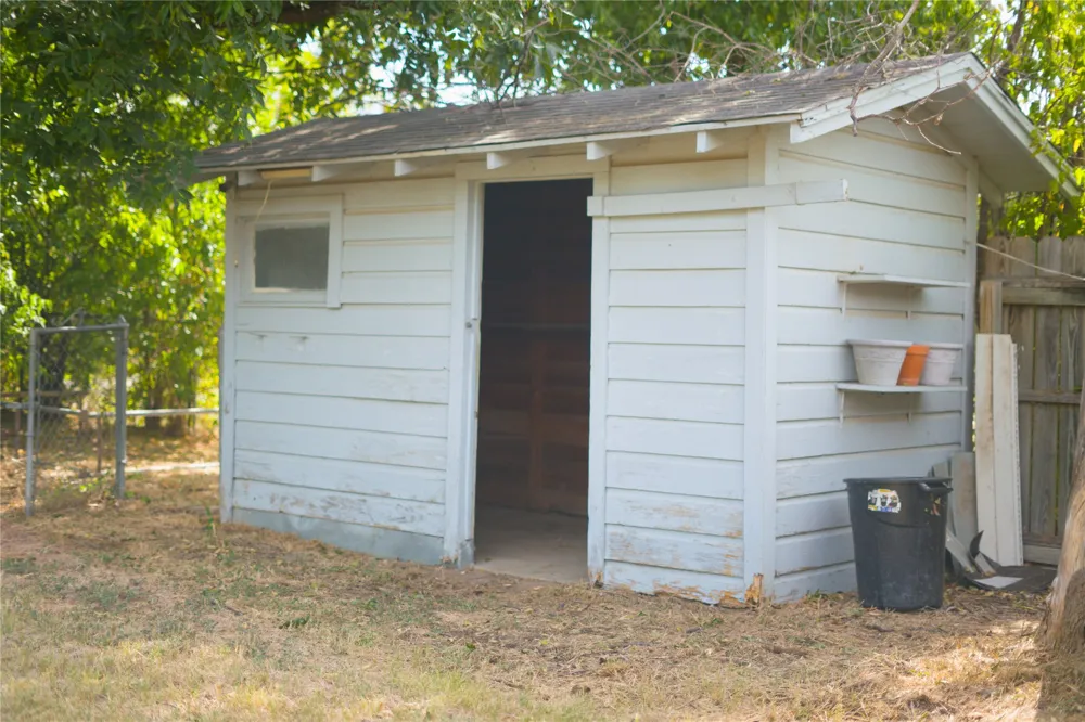 2007 W Commerce Street San Saba, TX 76877