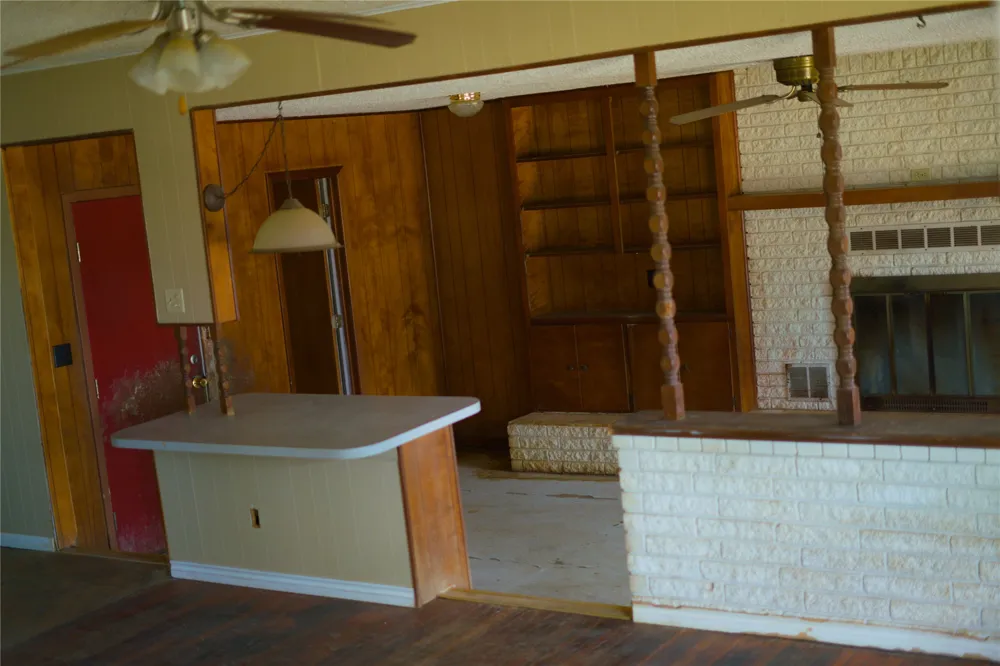 2007 W Commerce Street San Saba, TX 76877