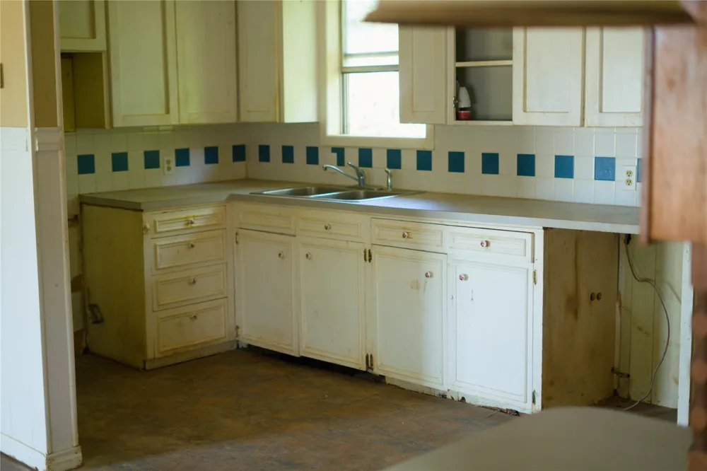 2007 W Commerce Street San Saba, TX 76877