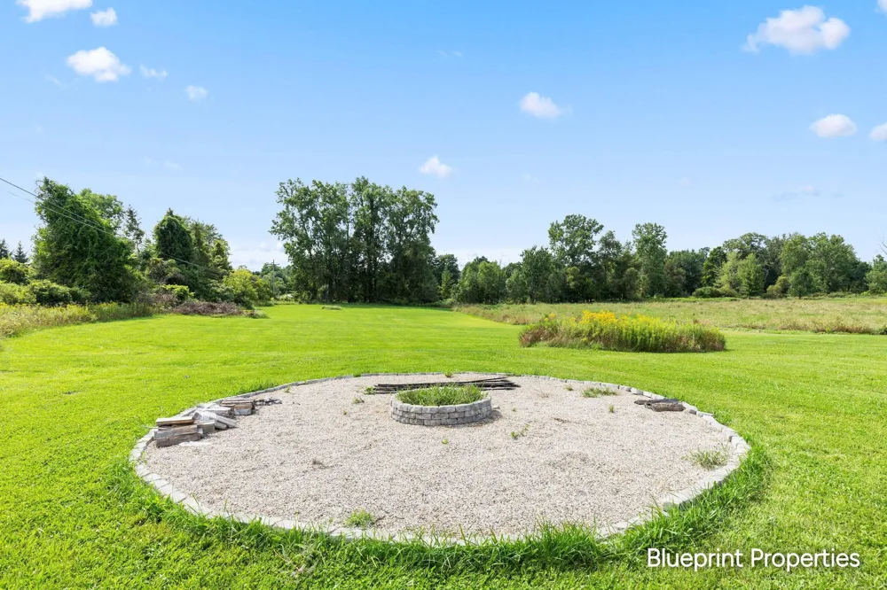 6755 Alto Farm Lane Alto, MI 49302
