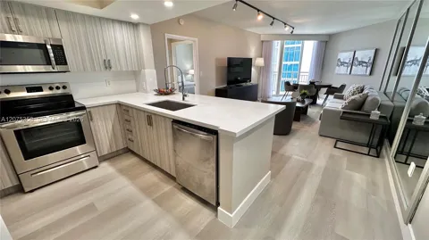 17375 Collins Ave #2707