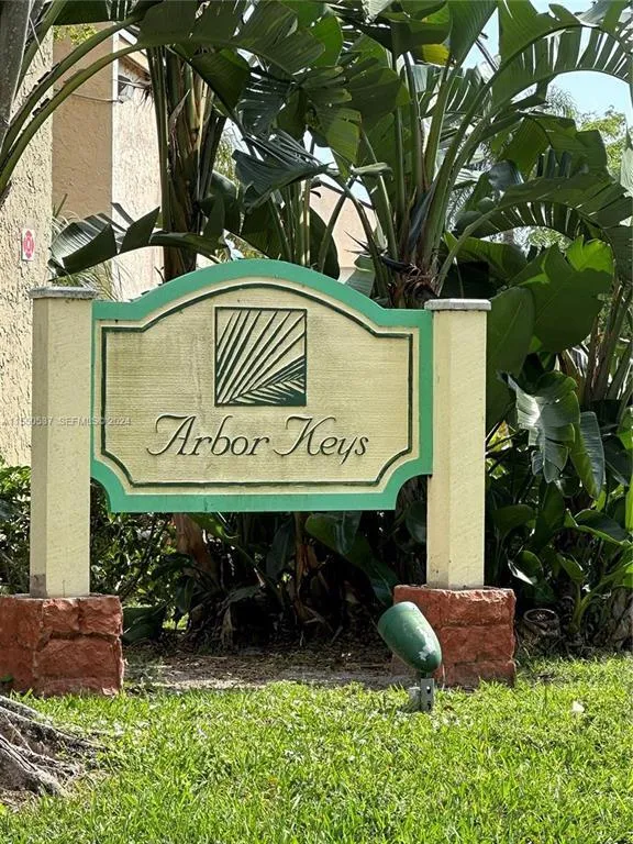 4533 TREEHOUSE LANE #H Tamarac, FL 33319