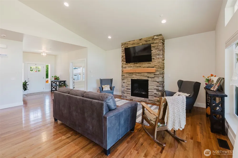 1726 Lilypad Place E Port Orchard, WA 98366