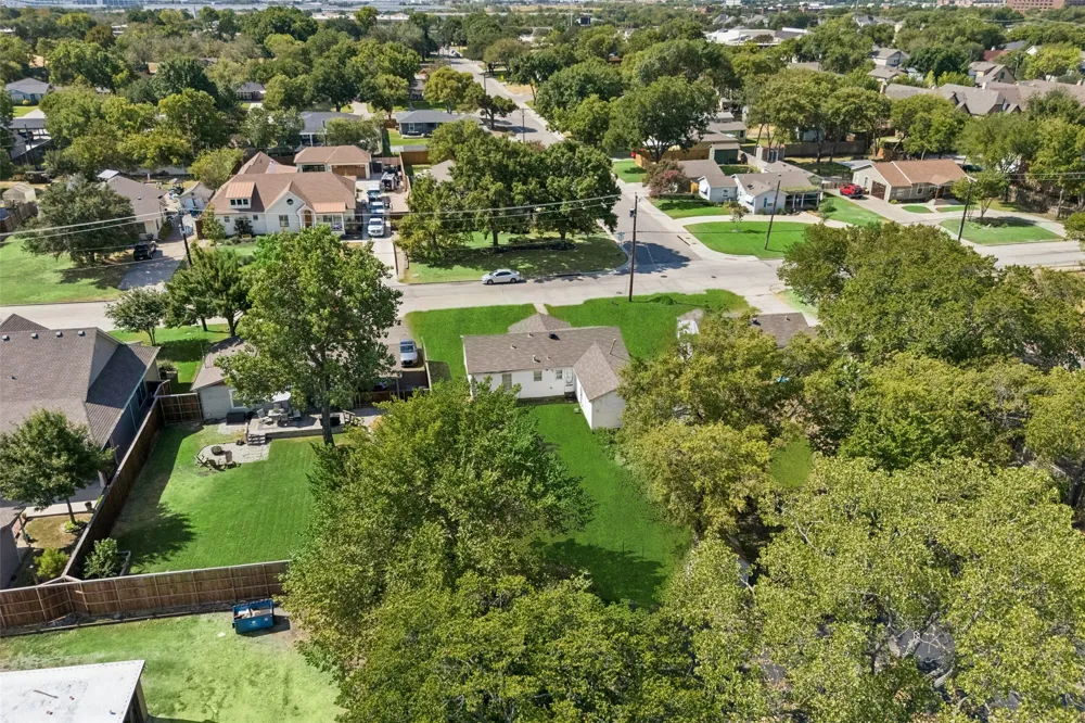 809 E Wall Street Grapevine, TX 76051