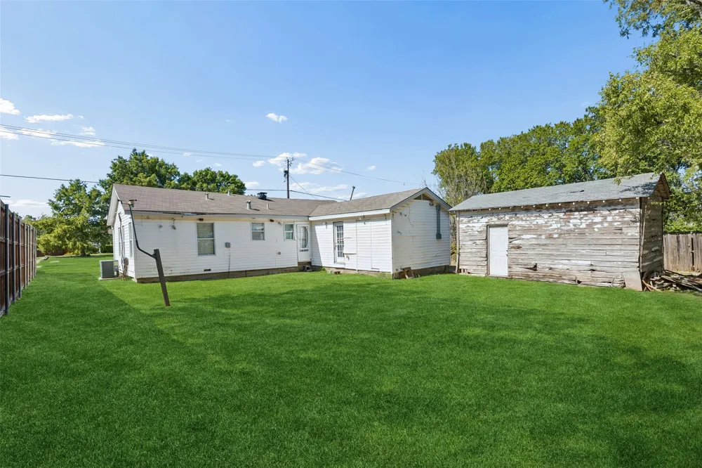 809 E Wall Street Grapevine, TX 76051