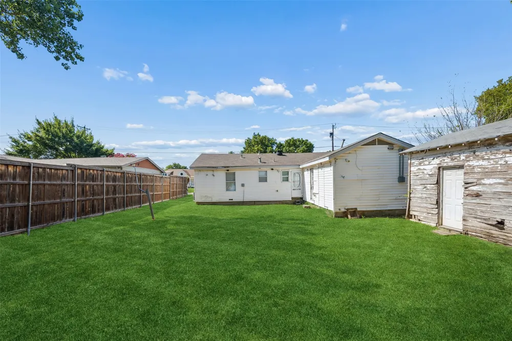 809 E Wall Street Grapevine, TX 76051