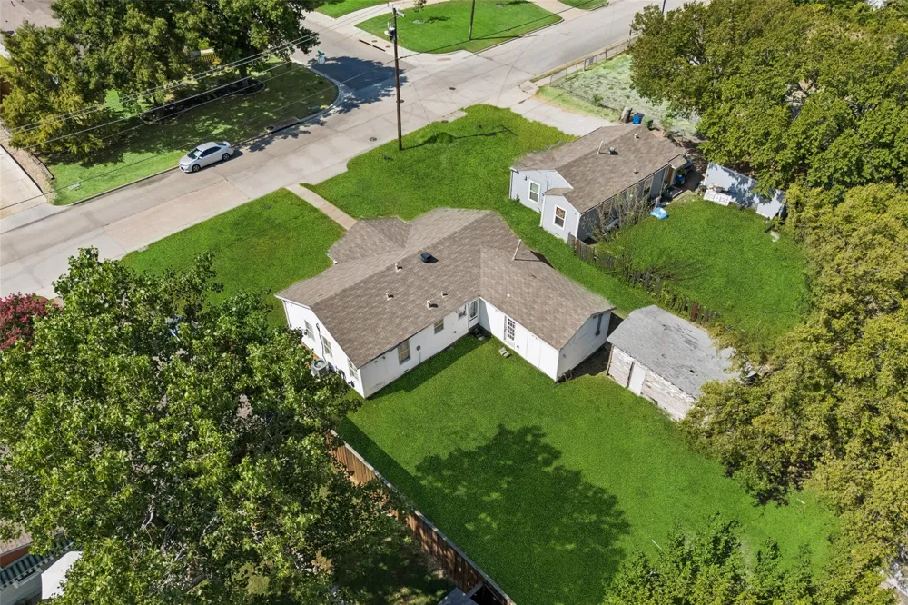 809 E Wall Street Grapevine, TX 76051