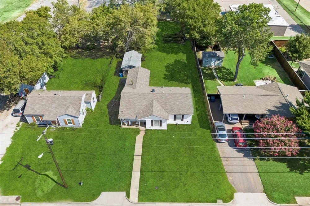 809 E Wall Street Grapevine, TX 76051