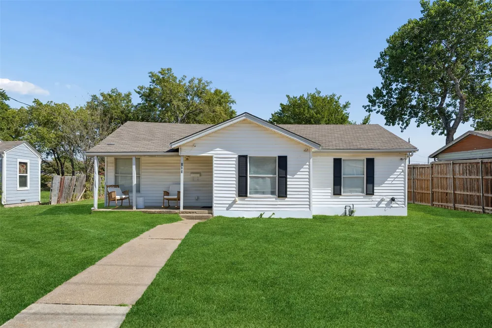 809 E Wall Street Grapevine, TX 76051