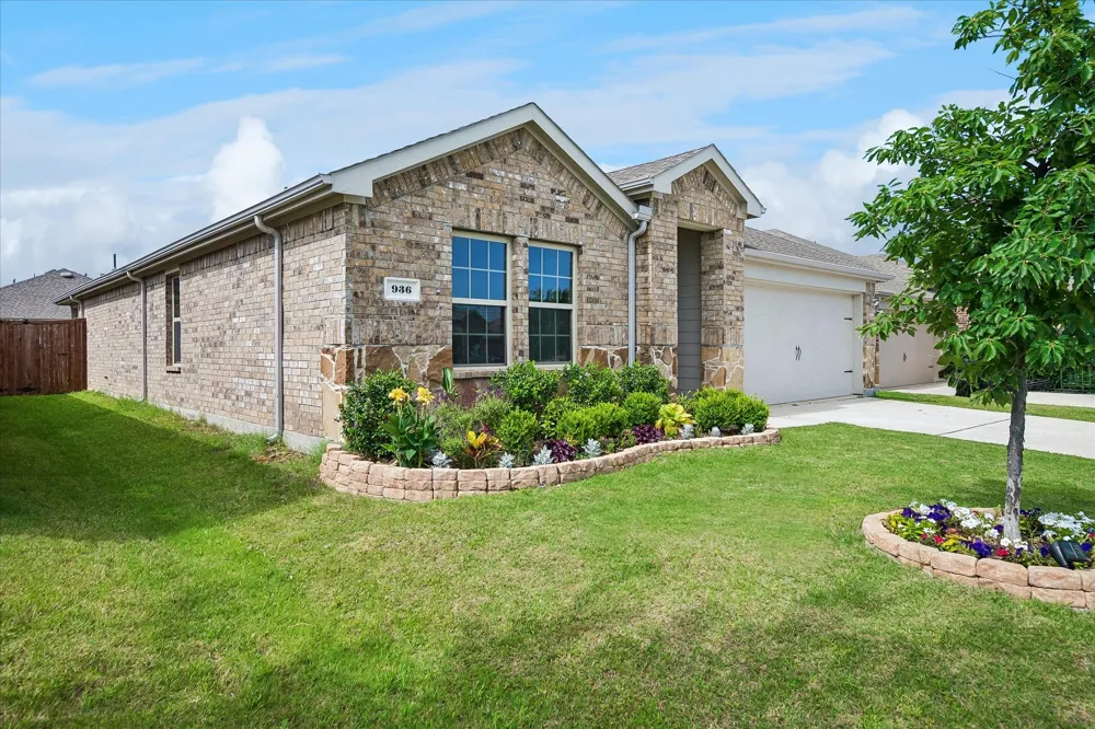 936 Glover Drive Aubrey, TX 76227