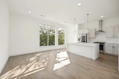 2103 Bennett Avenue #60