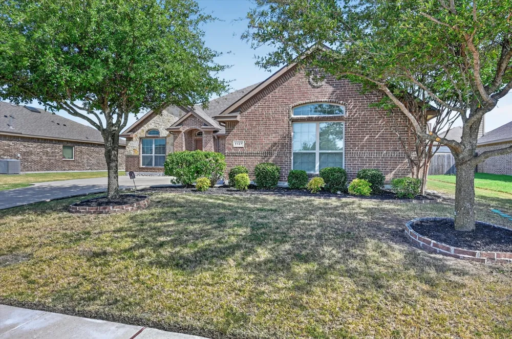 1107 Fairhaven Drive Glenn Heights, TX 75154