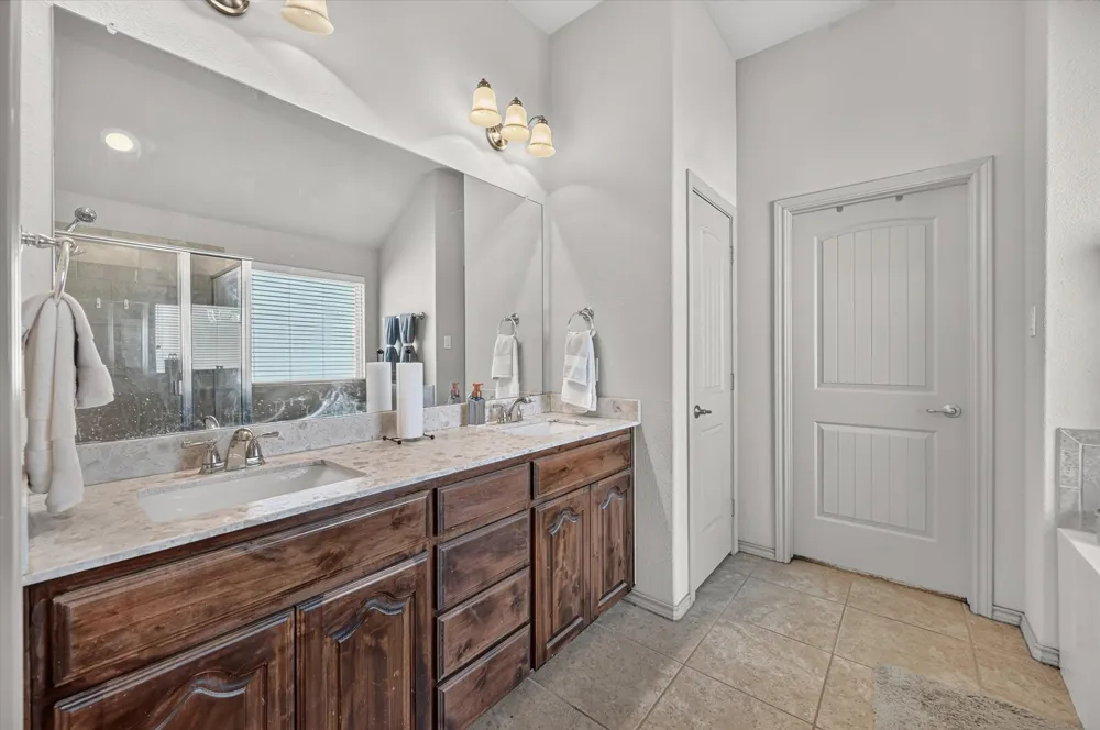 1107 Fairhaven Drive Glenn Heights, TX 75154