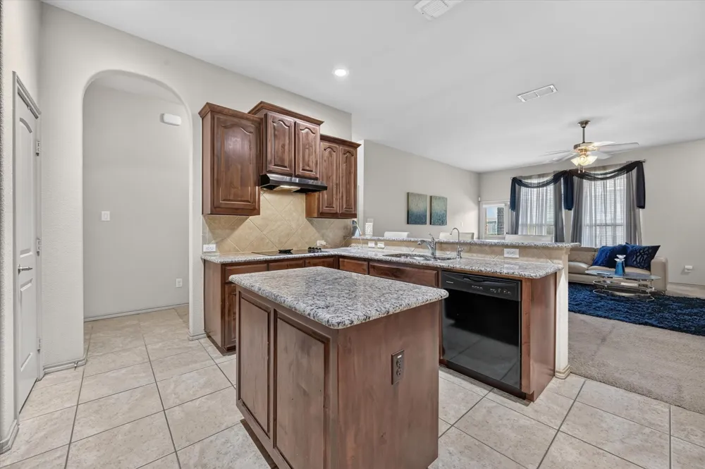 1107 Fairhaven Drive Glenn Heights, TX 75154