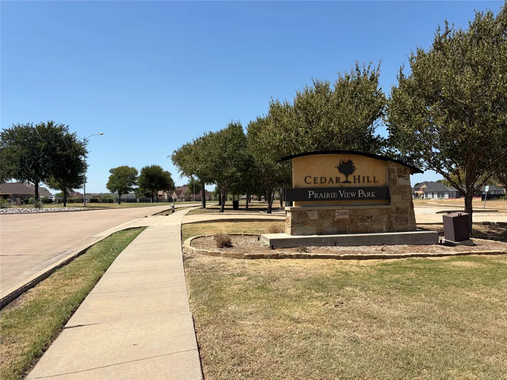 2487 Creekwood Drive Cedar Hill, TX 75104