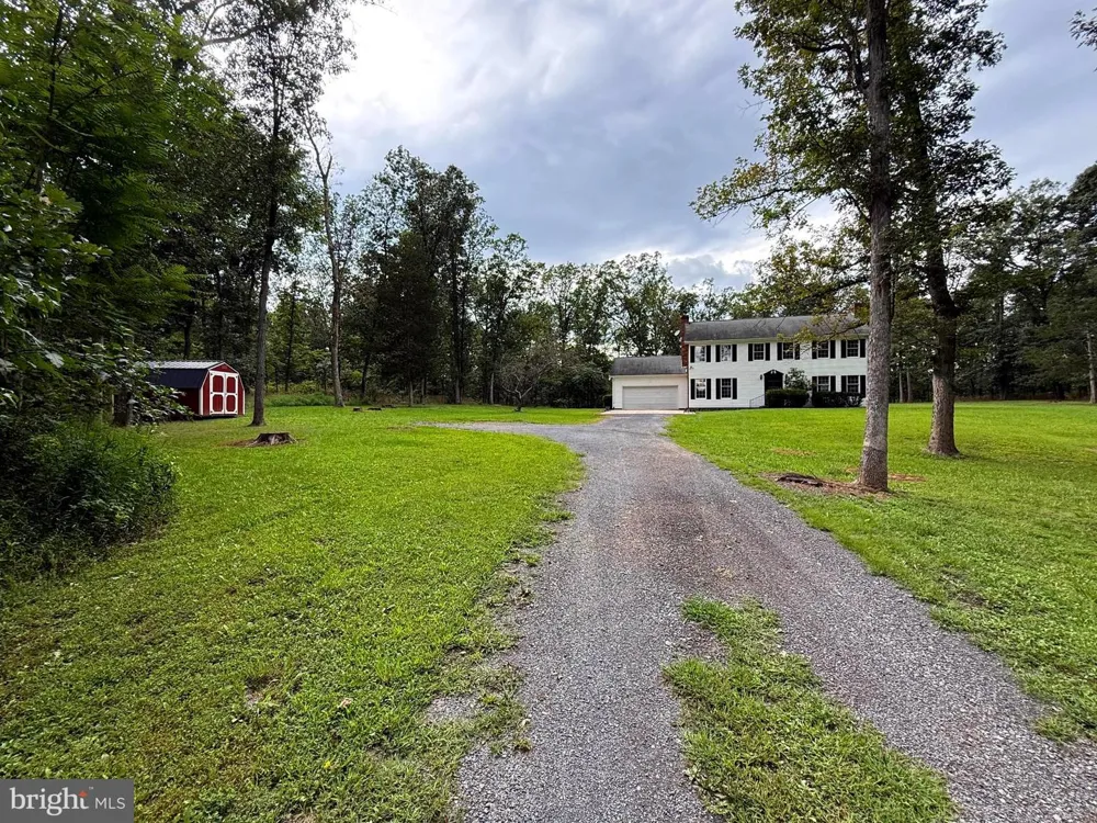 6859 US HIGHWAY 220 Old Fields, WV 26845