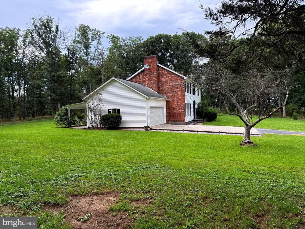 6859 US HIGHWAY 220 Old Fields, WV 26845
