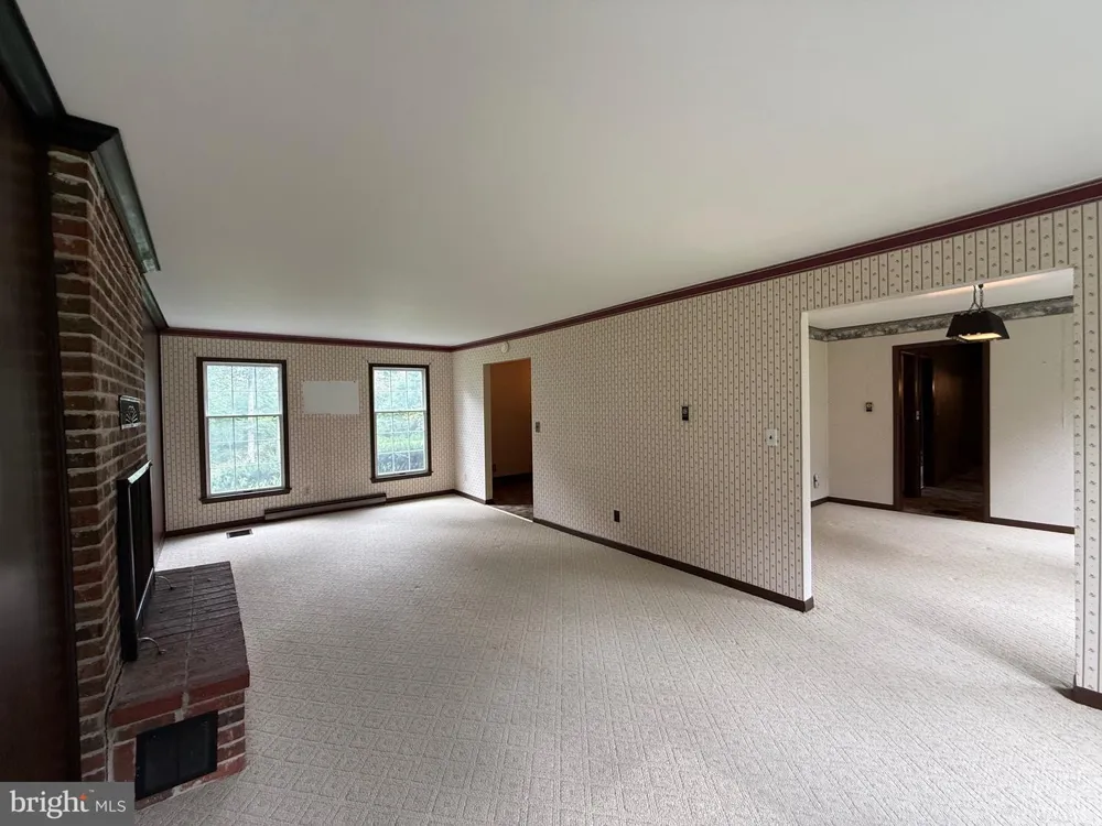 6859 US HIGHWAY 220 Old Fields, WV 26845