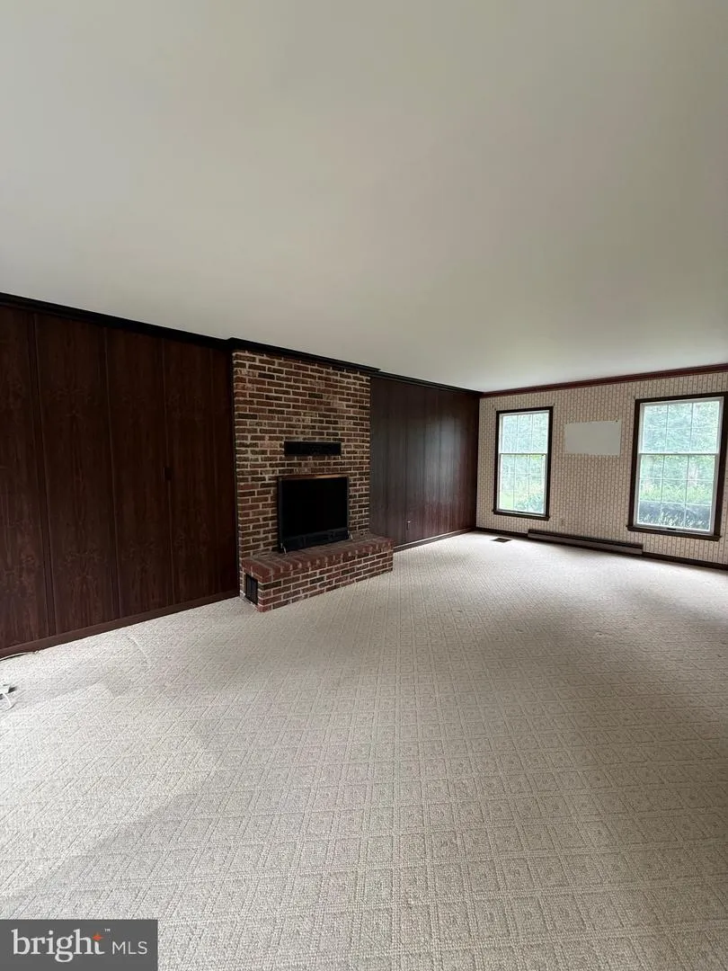 6859 US HIGHWAY 220 Old Fields, WV 26845
