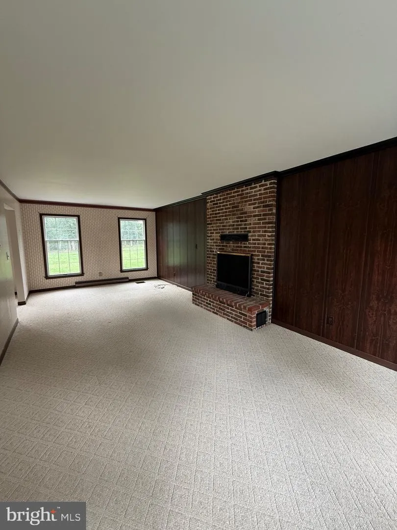6859 US HIGHWAY 220 Old Fields, WV 26845