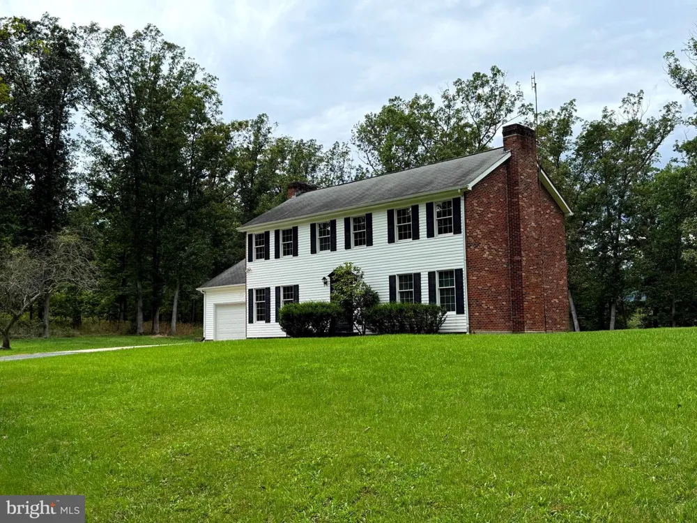 6859 US HIGHWAY 220 Old Fields, WV 26845