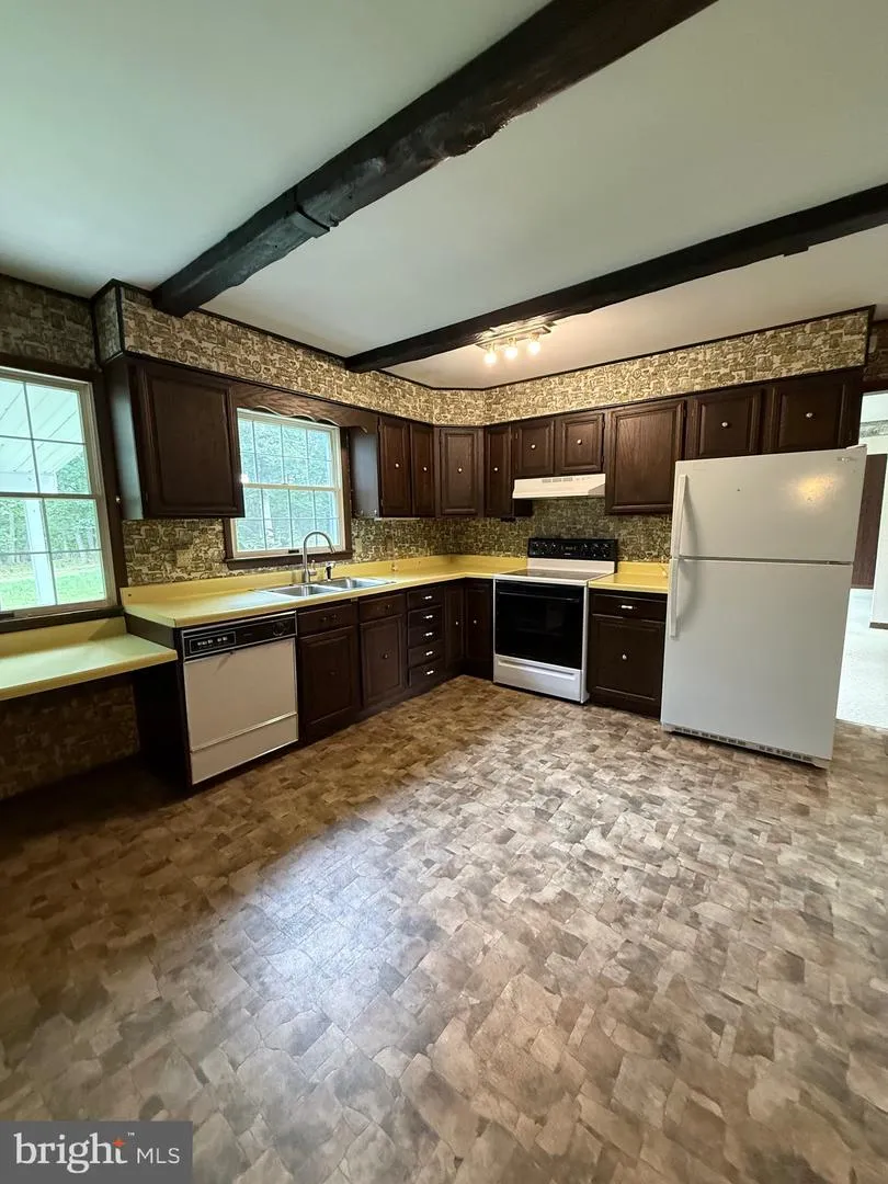 6859 US HIGHWAY 220 Old Fields, WV 26845