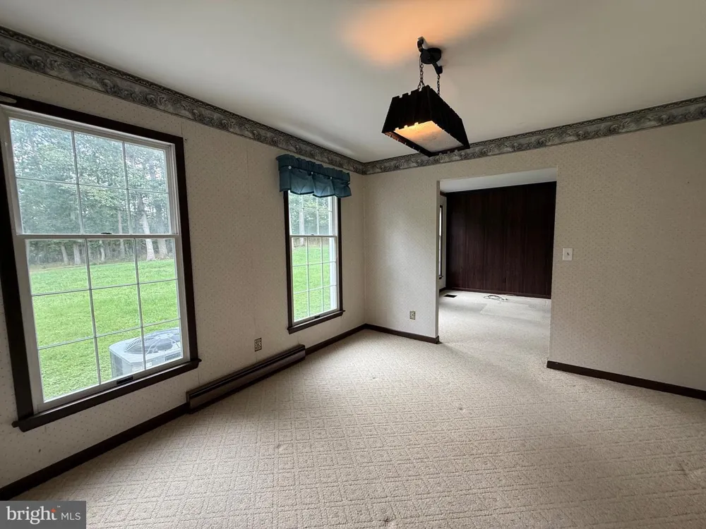 6859 US HIGHWAY 220 Old Fields, WV 26845
