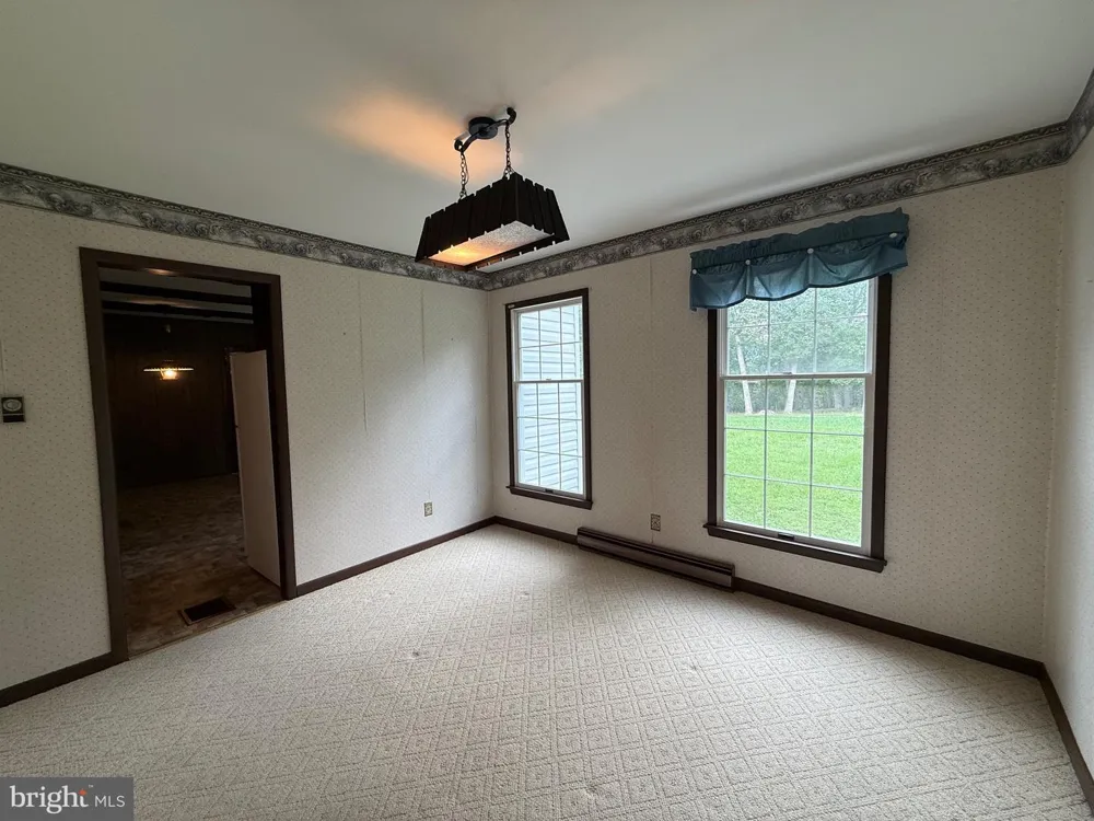 6859 US HIGHWAY 220 Old Fields, WV 26845