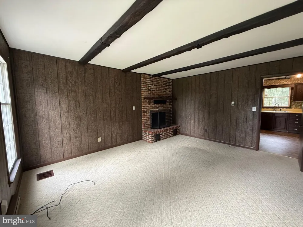 6859 US HIGHWAY 220 Old Fields, WV 26845