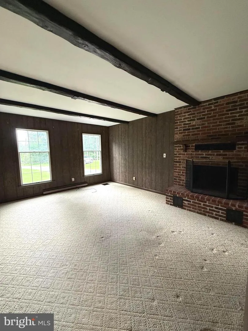6859 US HIGHWAY 220 Old Fields, WV 26845